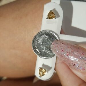 GORGEOUS CITRINE Genuine Sterling Silver Stud Earrings TRILLIANT Cut NIB 🎁 NWOT